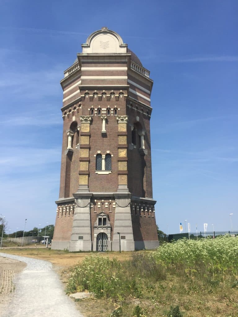 Watertoren_aan_de_Pompstationsweg_in_Den_Haag